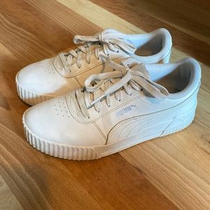 White puma sneakers with soft foam built in soles for extra comfort!!